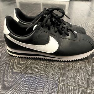 Nike Cortez size 5.5 Y or 7 women